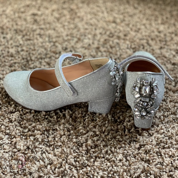 Badgley Mischka Other - Badgley Mischka Kids silver heels